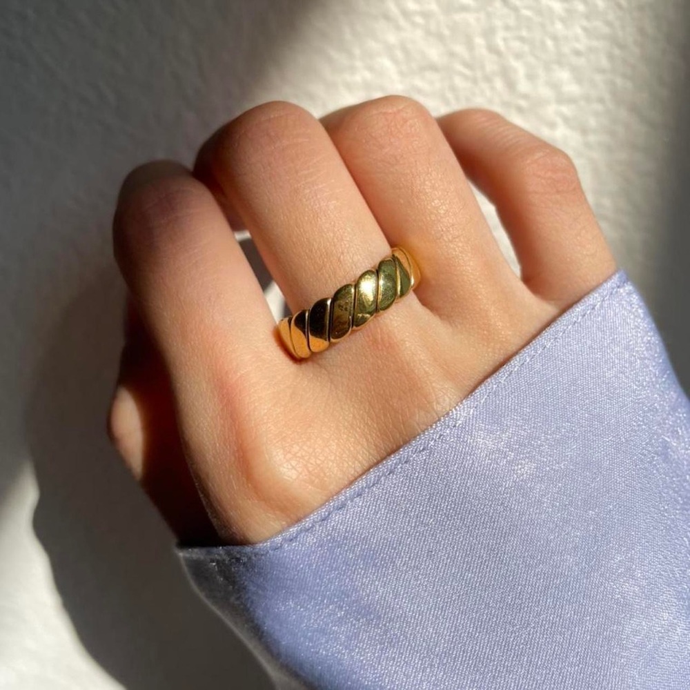✨18K Gold Plated Twist Ring - Picture 2 of 3